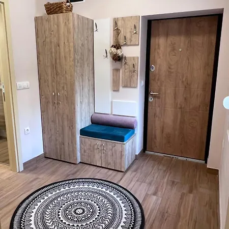 Green Nest Apartment